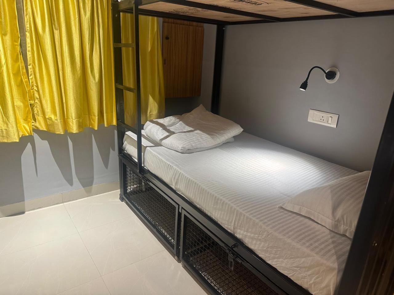 Travotale Hostel And Cowork Koregaonpark 푸네 외부 사진