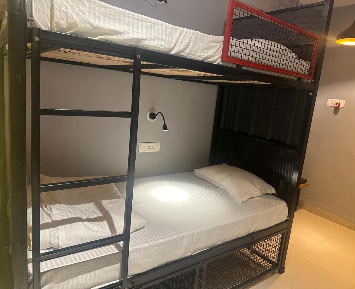 Travotale Hostel And Cowork Koregaonpark 푸네 외부 사진